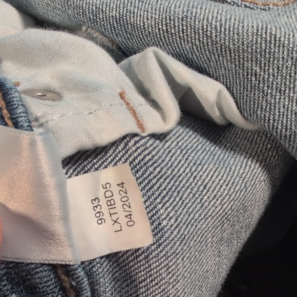 Aeropostale Mid Rise Kick Crop Jeans Frayed Hem - Picture 11 of 11